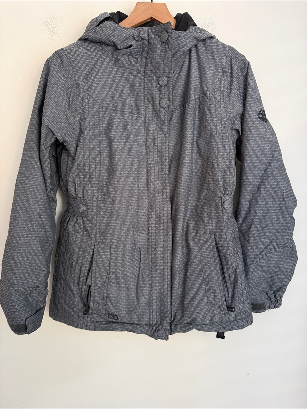 686 Women’s Ski/snowboard jacket hooded size S